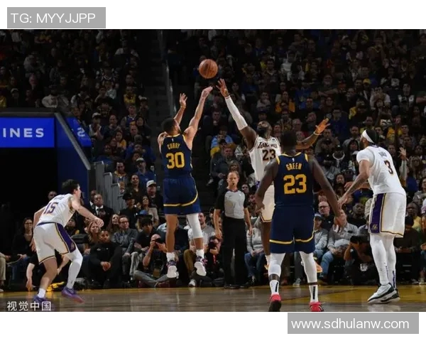 勇士与湖人激战2017年12月赛季精彩回顾与分析 勇士与湖人激战2017年12月赛季精彩回顾与分析